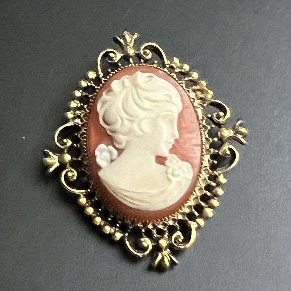 Brooch Vintage Signed AVON Cameo Perfume Locket Pin Jewelry - Picture 2 of 5